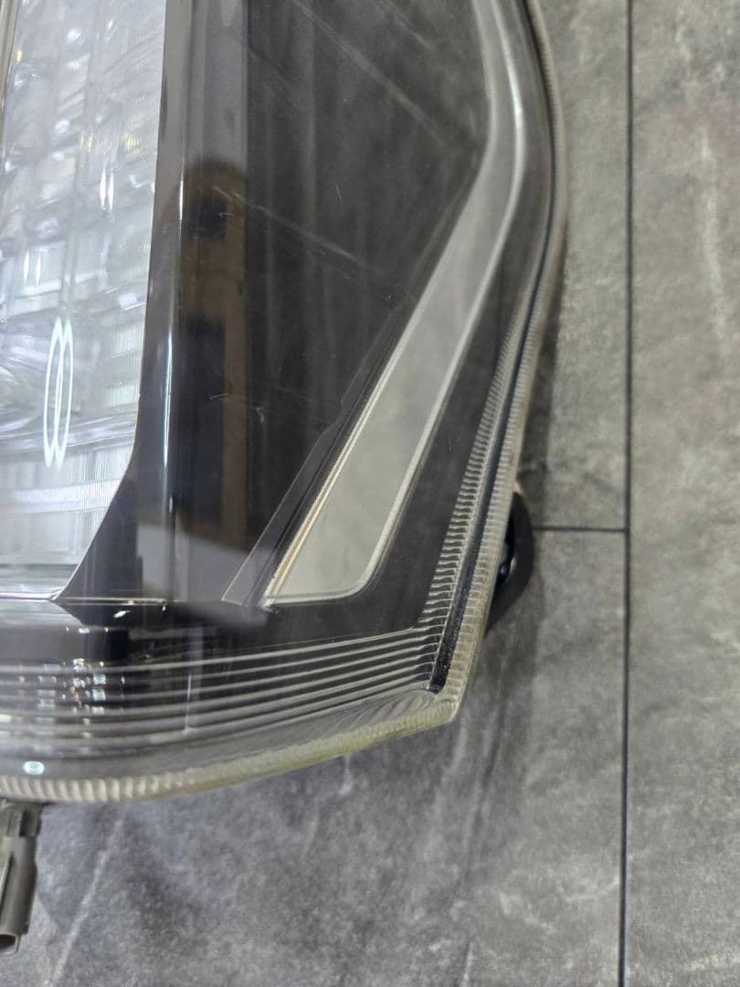 LA600S　ダイハツ　タント　カスタム後期　テールランプ