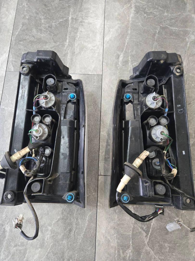 LA600S　ダイハツ　タント　カスタム後期　テールランプ