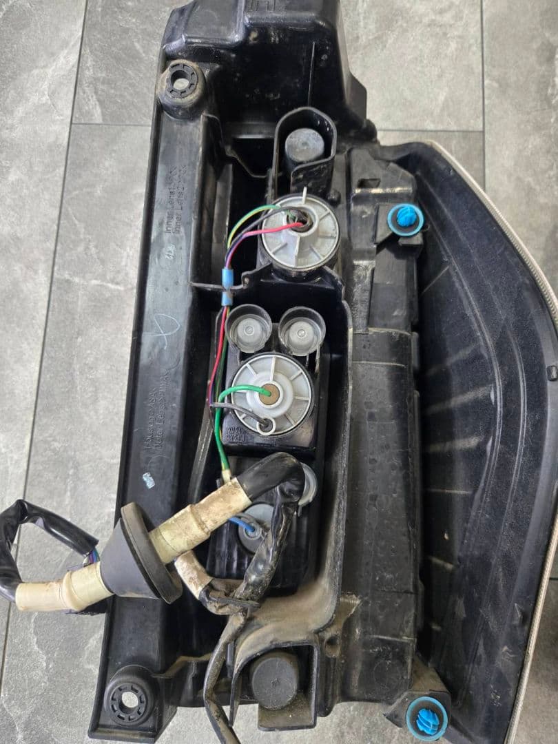 LA600S　ダイハツ　タント　カスタム後期　テールランプ