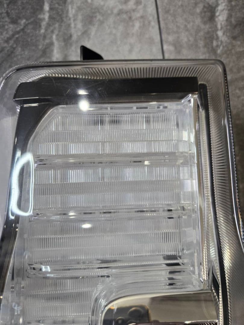 LA600S　ダイハツ　タント　カスタム後期　テールランプ