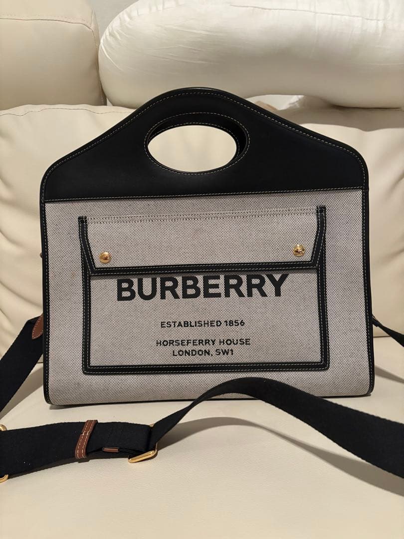 BURBERRY ポケットバッグ ブラック