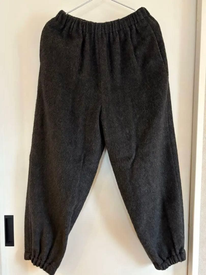 かぐれ　ウールシャギーパンツ　タグ付き試着のみ　チャコールグレー