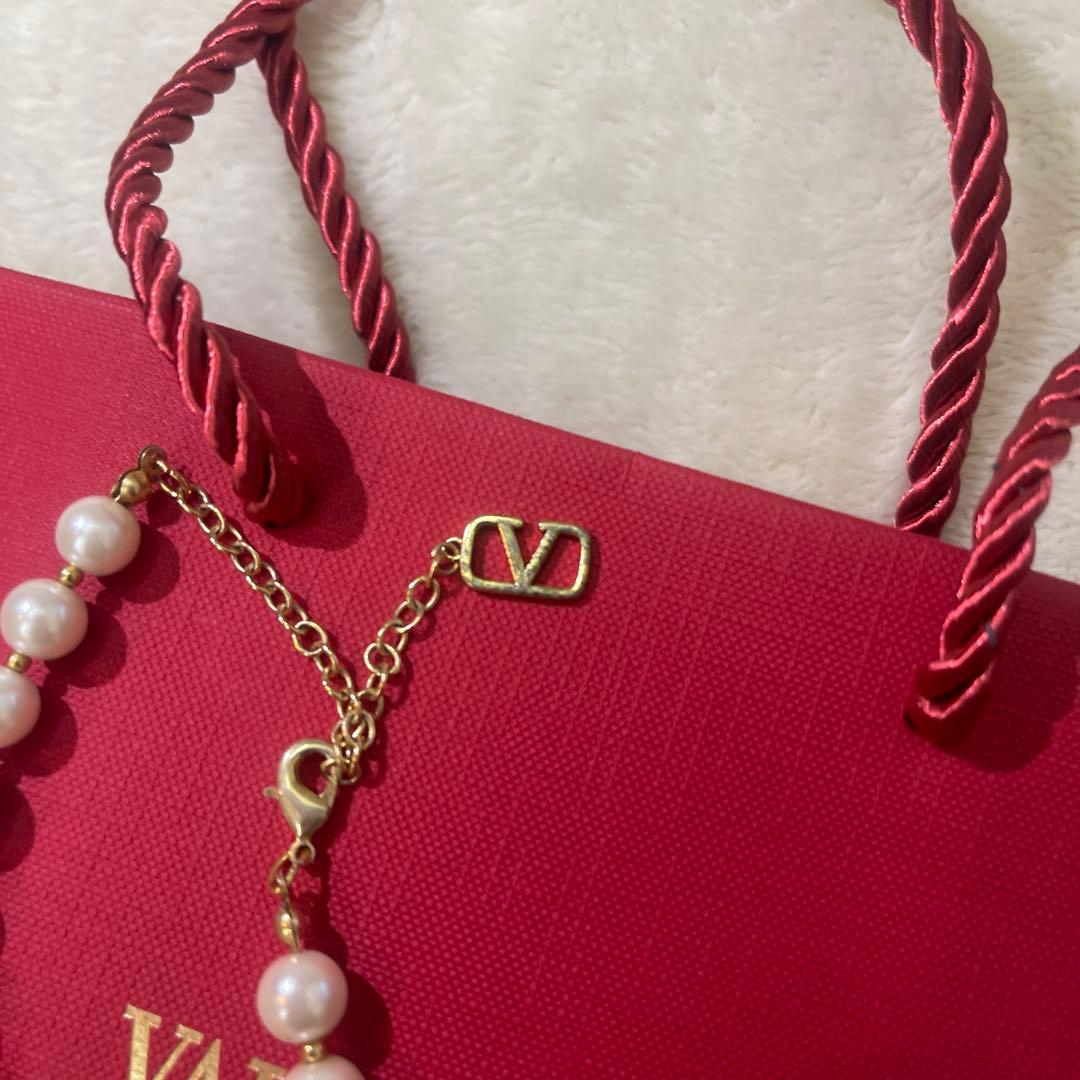 VALENTINO ロゴ入りパールネックレス