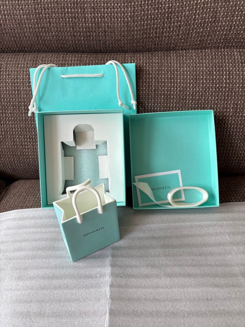 正規品未使用保管品ティファニー　バッグ　ショッパー　小物入れ　陶器　置き物　花瓶