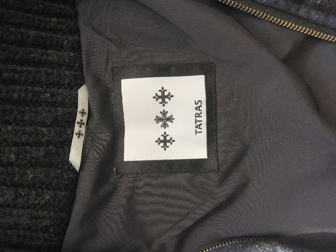 季節が過ぎたのでお値下ＴＡＴＲＡＳポーランド製 ダウンベスト 02 ダークグレー