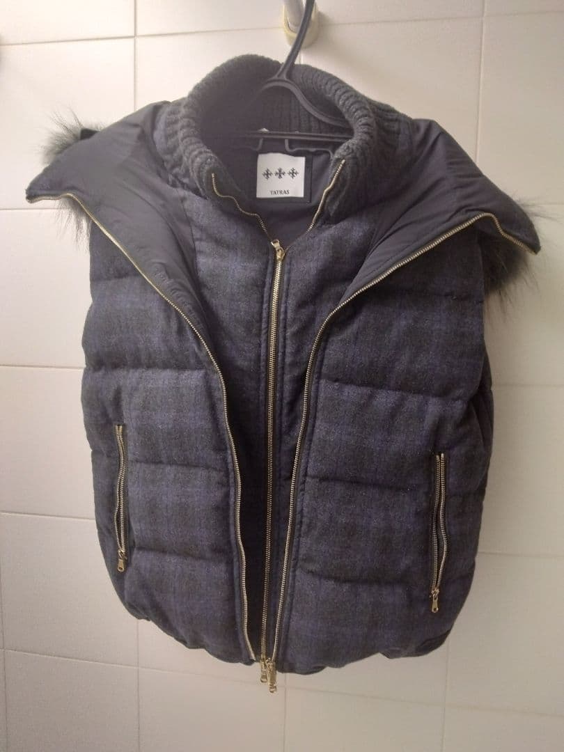 季節が過ぎたのでお値下ＴＡＴＲＡＳポーランド製 ダウンベスト 02 ダークグレー