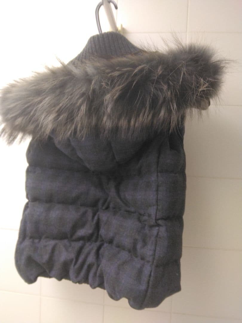 季節が過ぎたのでお値下ＴＡＴＲＡＳポーランド製 ダウンベスト 02 ダークグレー