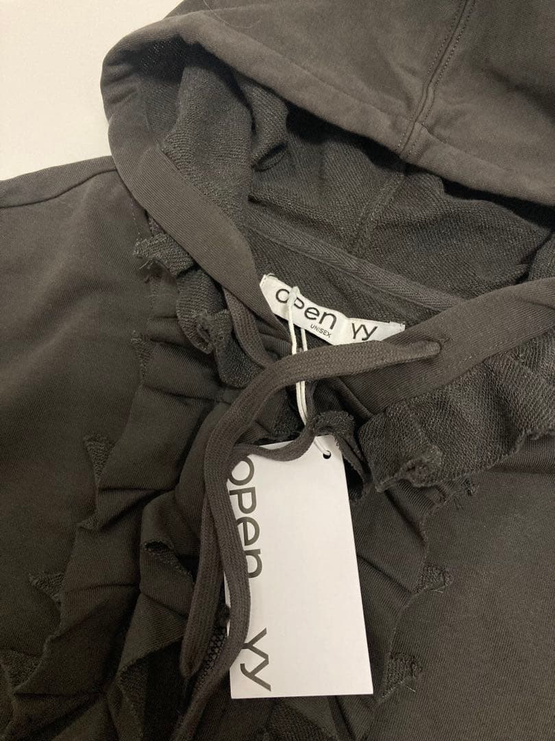 OPEN YY フリル付き黒パーカー