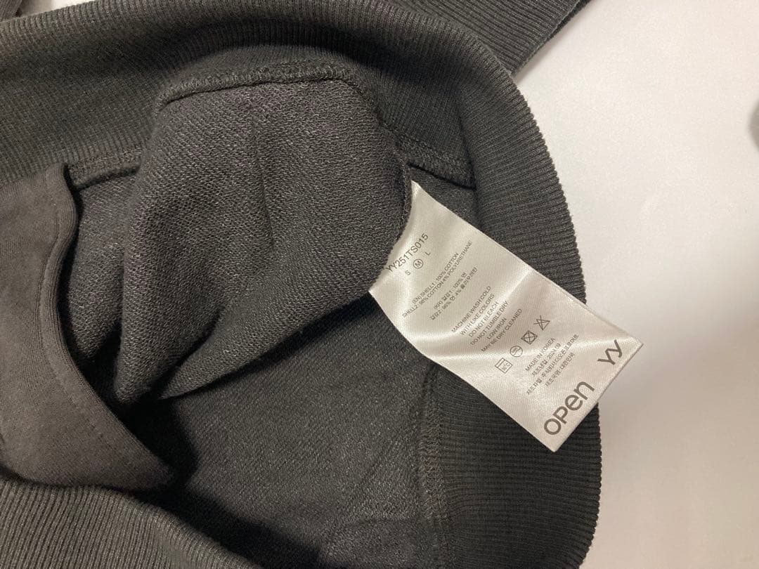 OPEN YY フリル付き黒パーカー