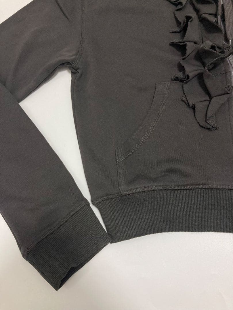 OPEN YY フリル付き黒パーカー