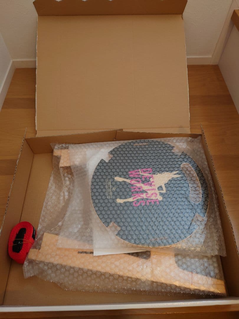 禁断コラボスツール サンゾー工務店×デバイスワークス