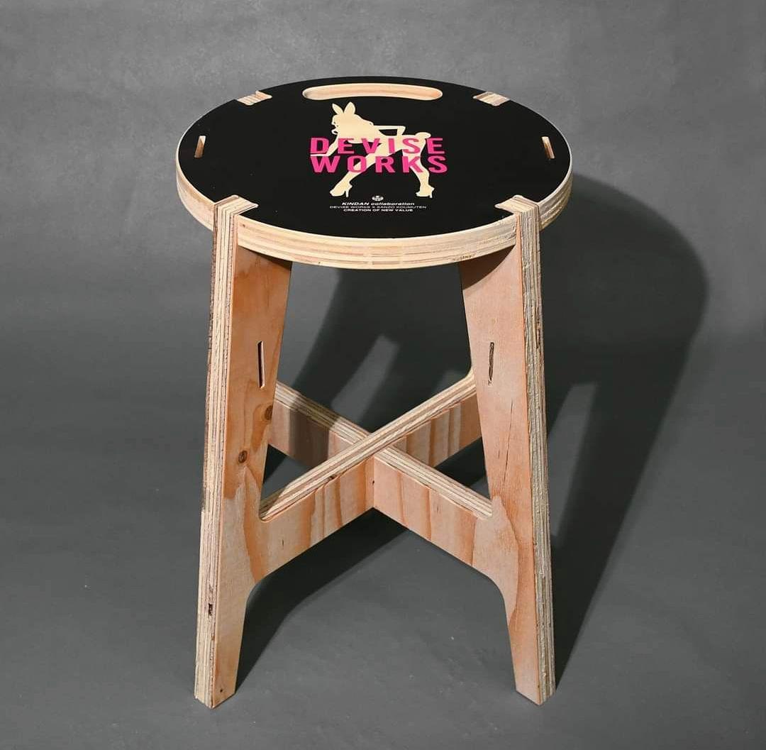 禁断コラボスツール サンゾー工務店×デバイスワークス