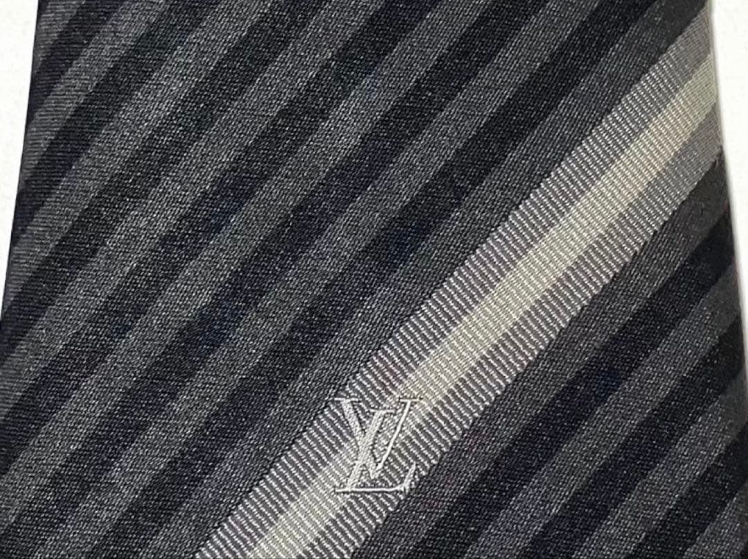 LOUIS VUITTON ルイヴィトン ネクタイ ストライプ ブラックLVロゴ