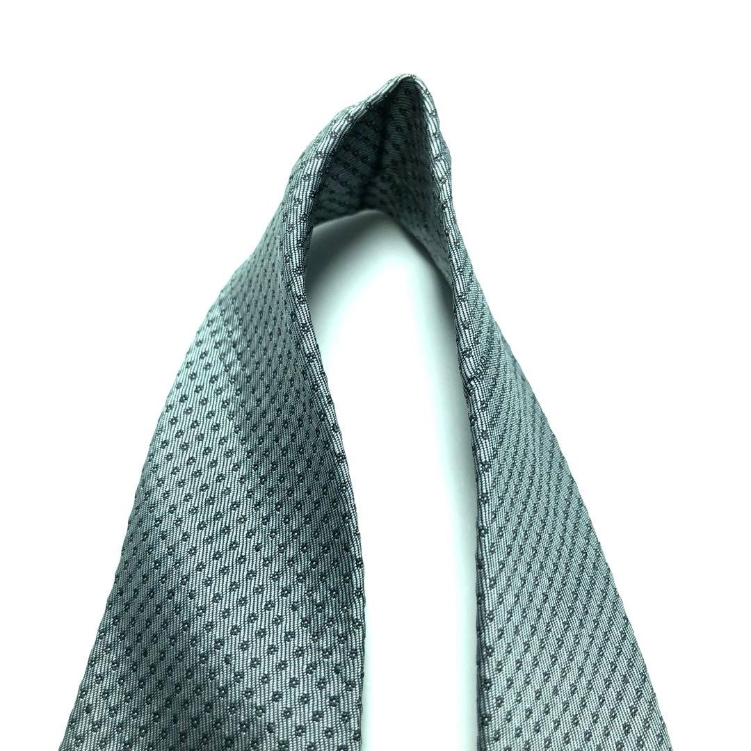 【極美品】GUCCI ネクタイ 綺麗め ほぼ無地 シルバー 高級品 希少 レア