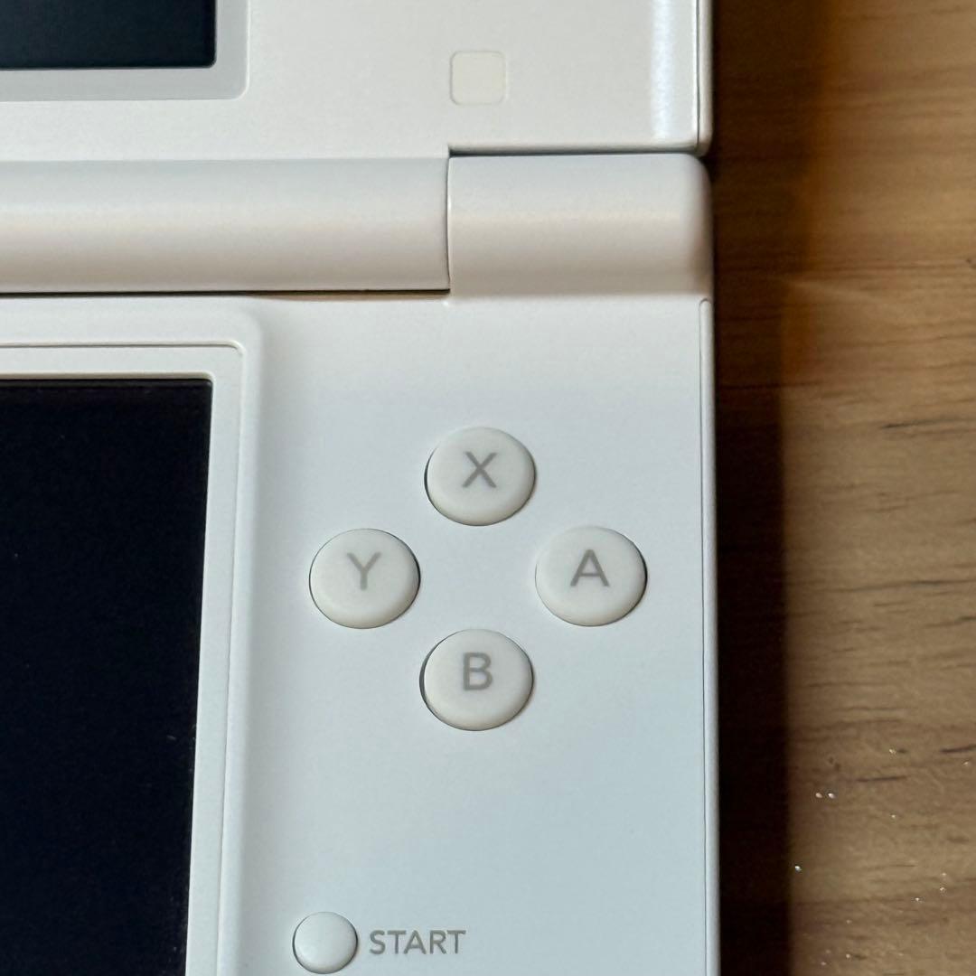 8-050【ほぼ未使用】ニンテンドーDSi ホワイト