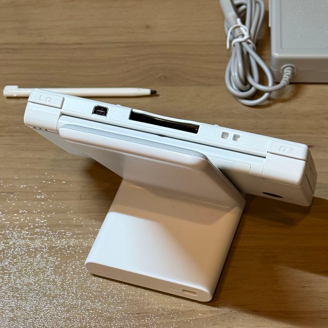 8-050【ほぼ未使用】ニンテンドーDSi ホワイト