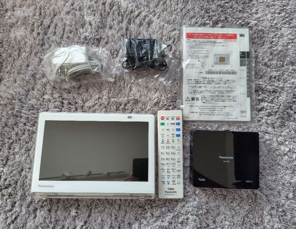 美品　Panasonic プライベートビエラ UN-10E8　10v型