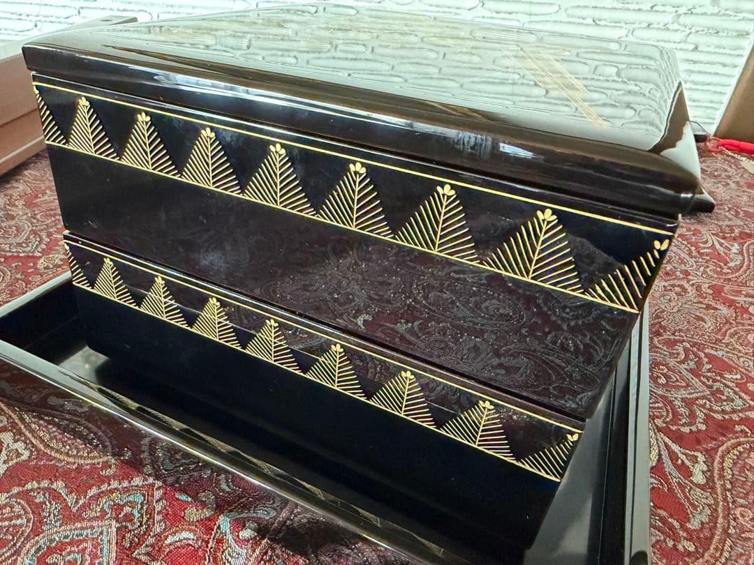 輪島塗（重要無形文化財）沈金二段重箱 重台付 木製共箱付き