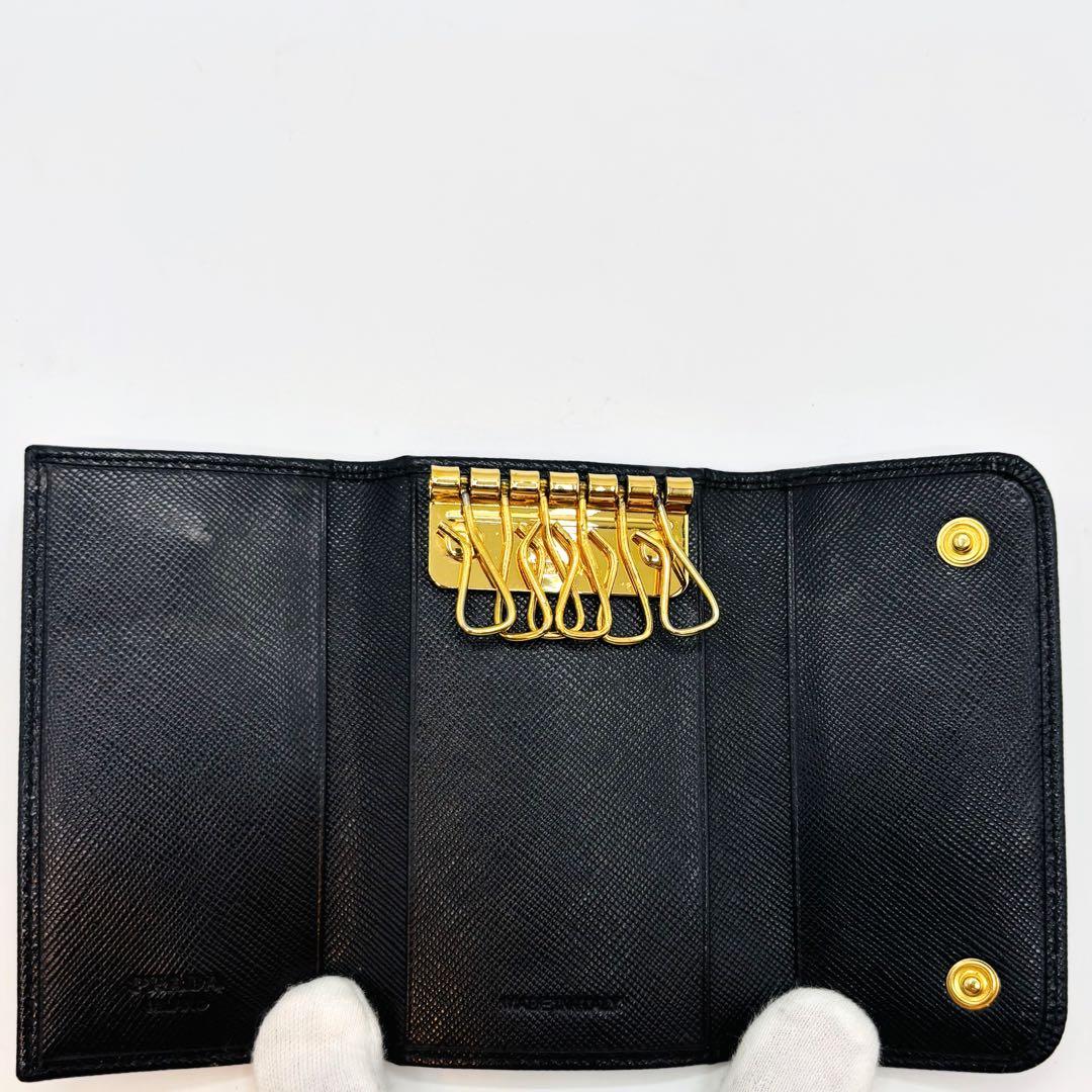 【美品】プラダ 6連キーケース レザー ゴールドロゴ ゴールド金具 ブラック