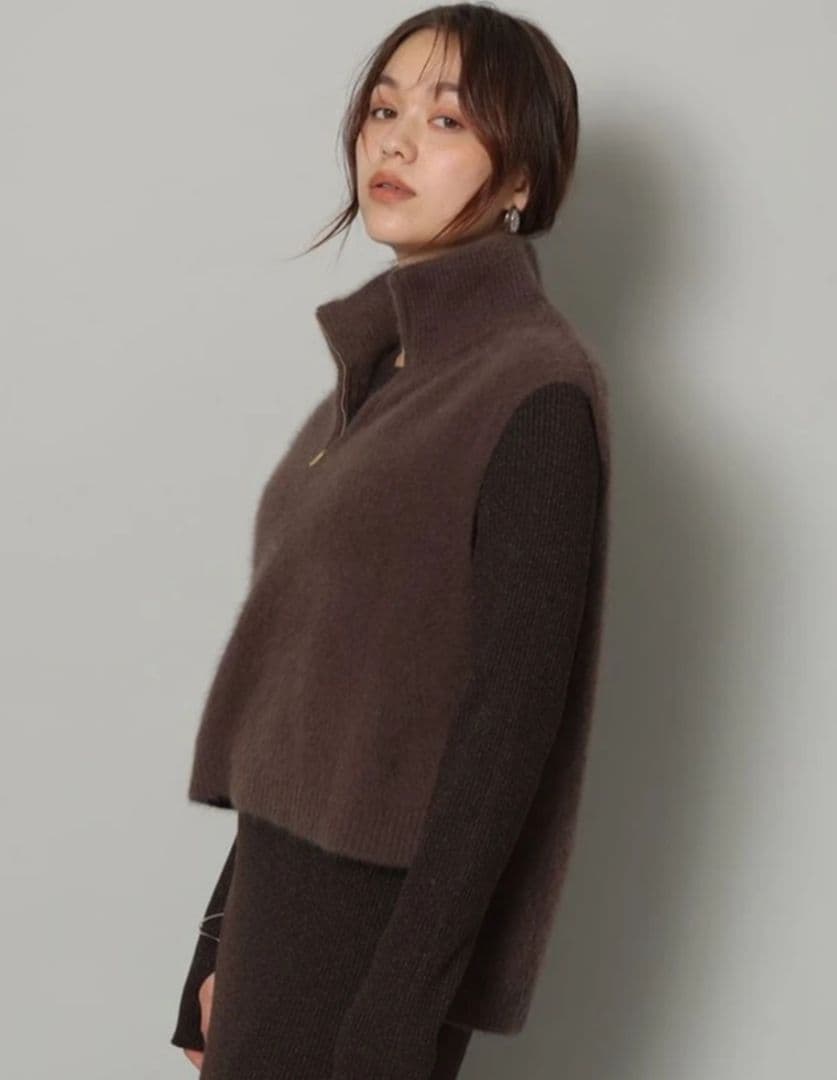 Yuki アルページュストーリー ハーフジップFURベスト ブラウン