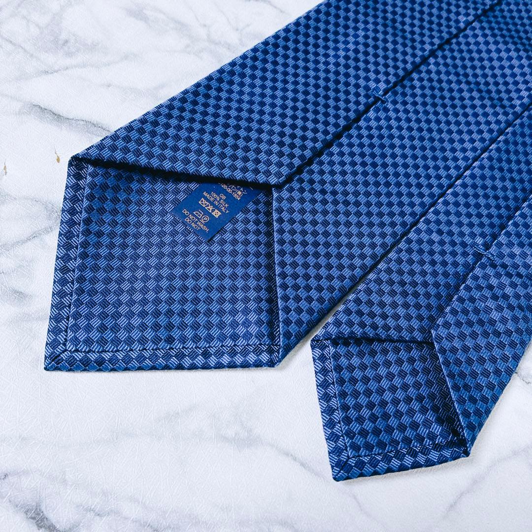 ✨未使用✨ルイヴィトン　マイクロダミエ　LVロゴ 薄手のタイプ　ブルー　ネクタイ