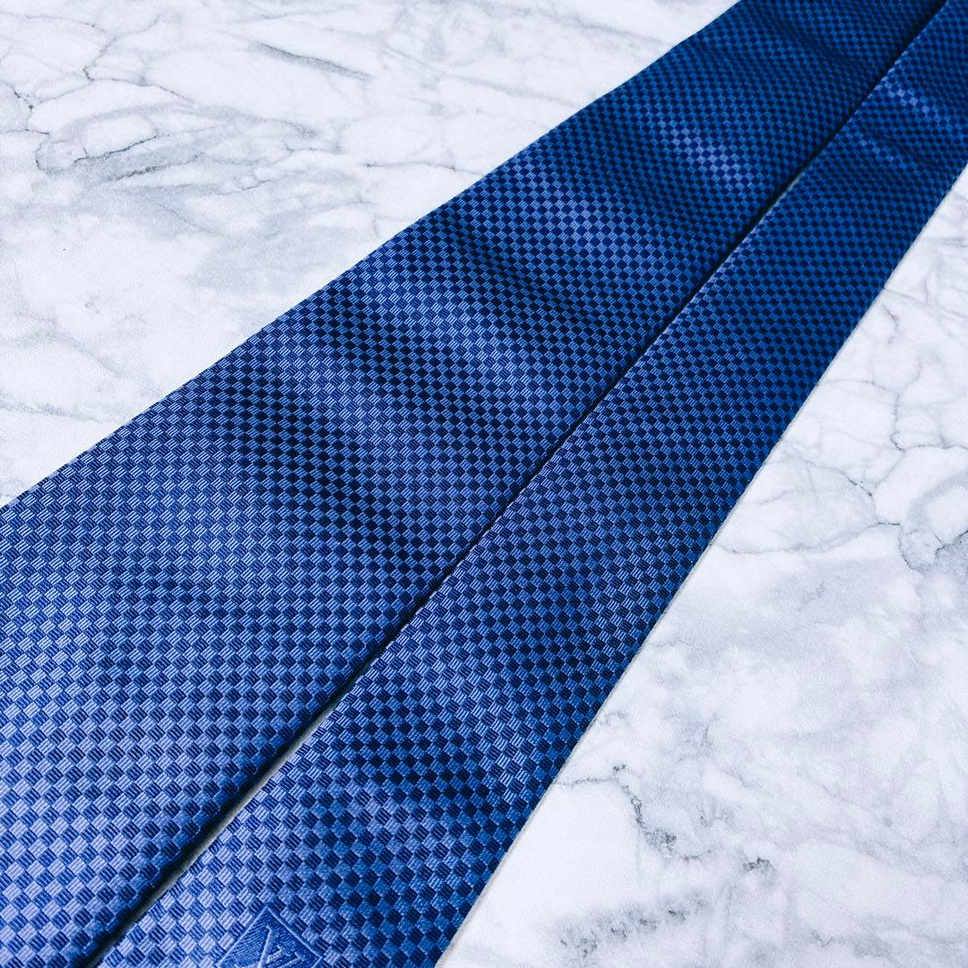 ✨未使用✨ルイヴィトン　マイクロダミエ　LVロゴ 薄手のタイプ　ブルー　ネクタイ