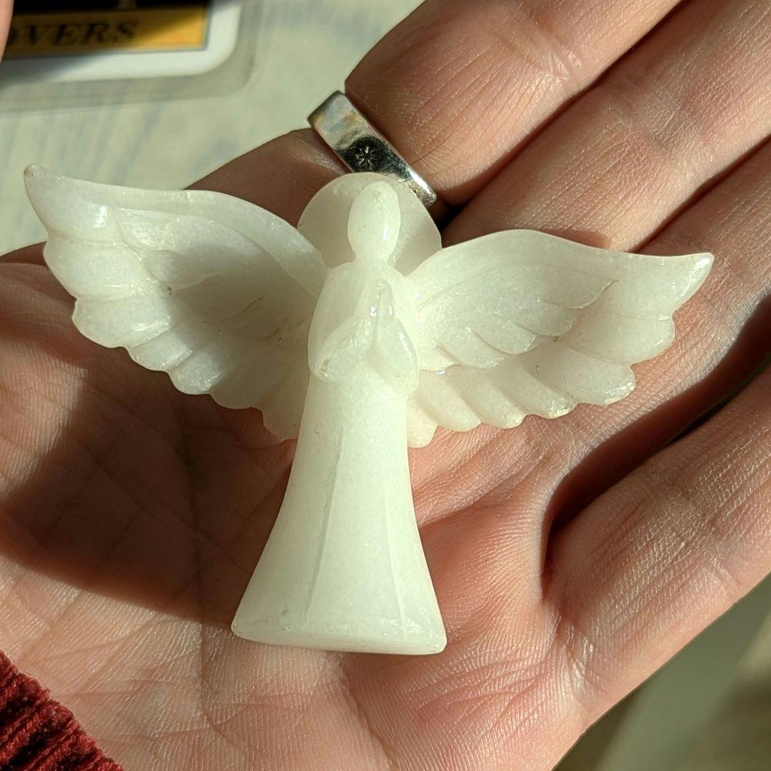 ホワイトジェイド エンジェル 天使 カーヴィング 天然石 ヒーリング 彫刻