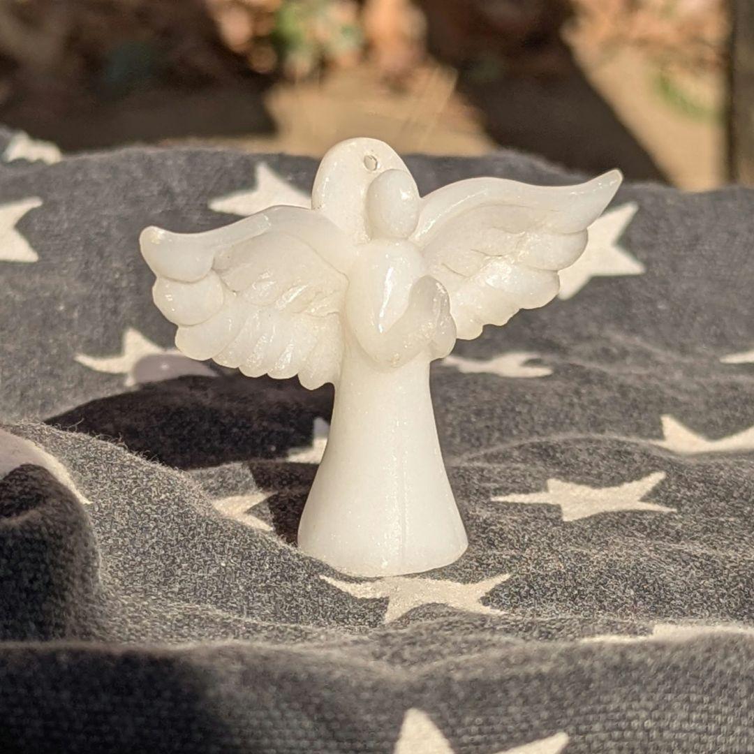 ホワイトジェイド エンジェル 天使 カーヴィング 天然石 ヒーリング 彫刻