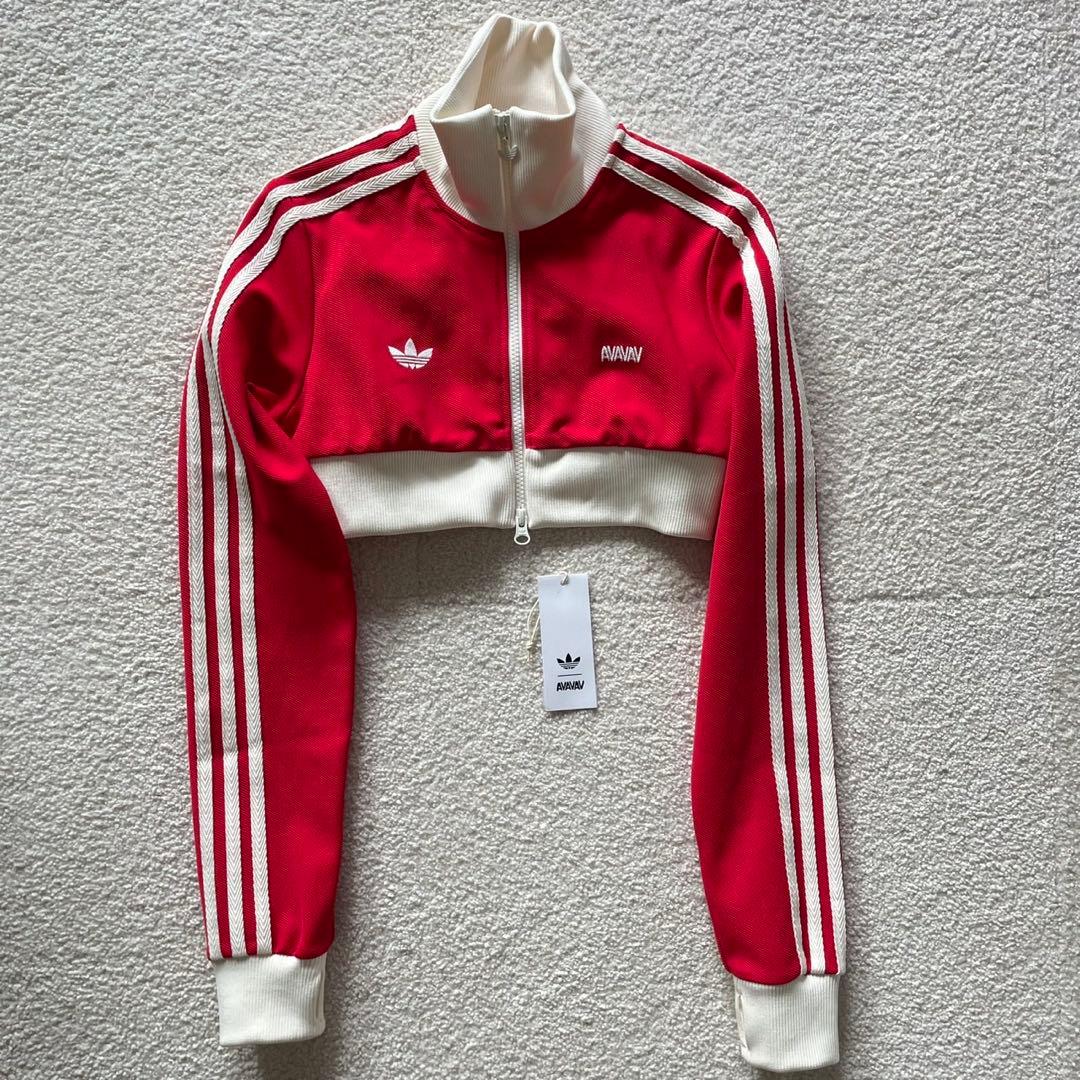 ジェニ着 adidas × AVAVAV クロップドジャケット