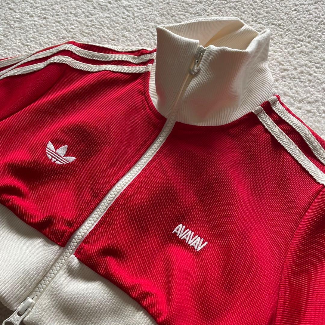 ジェニ着 adidas × AVAVAV クロップドジャケット