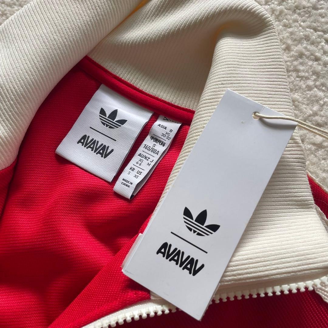 ジェニ着 adidas × AVAVAV クロップドジャケット