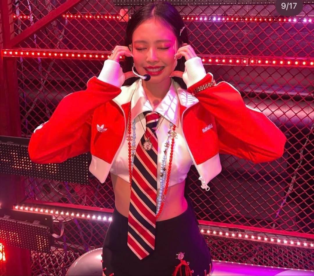 ジェニ着 adidas × AVAVAV クロップドジャケット