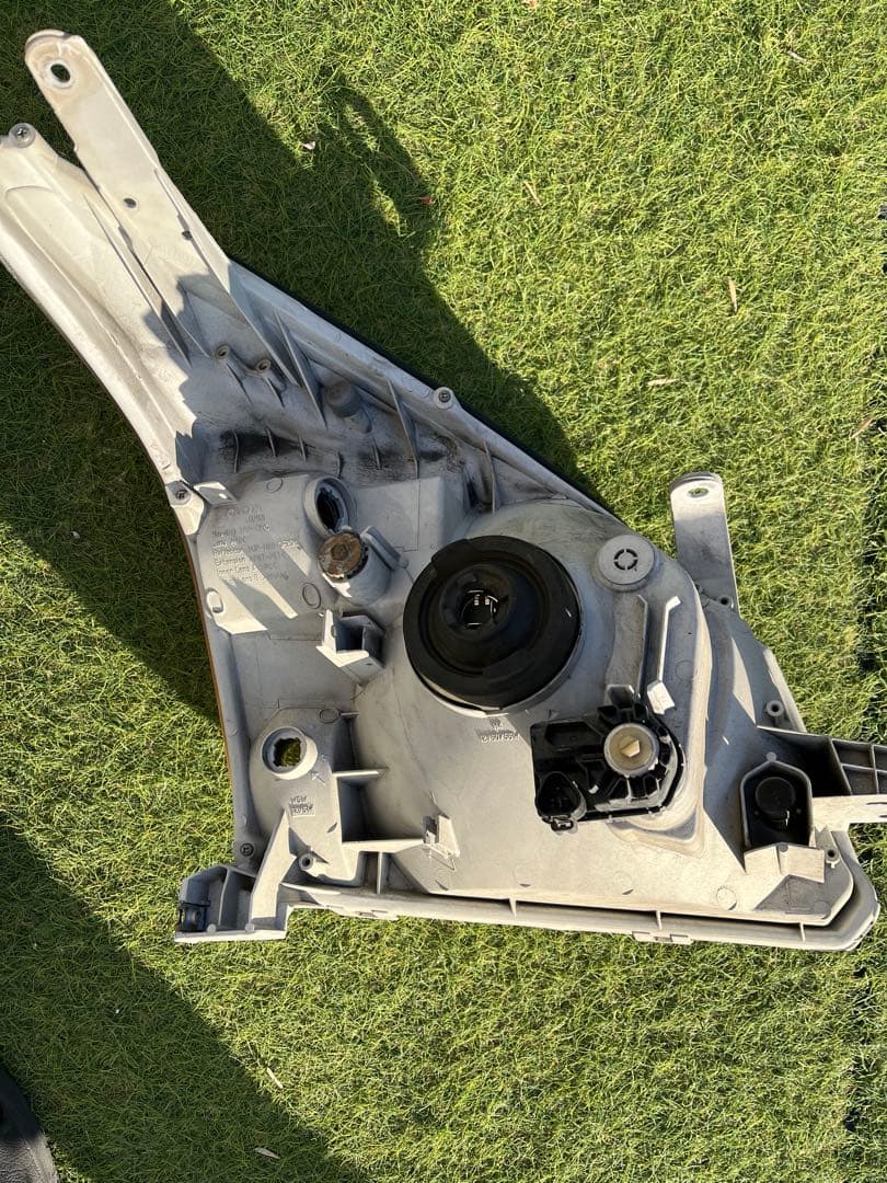 ランドクルーザープラド120系純正ヘッドライト