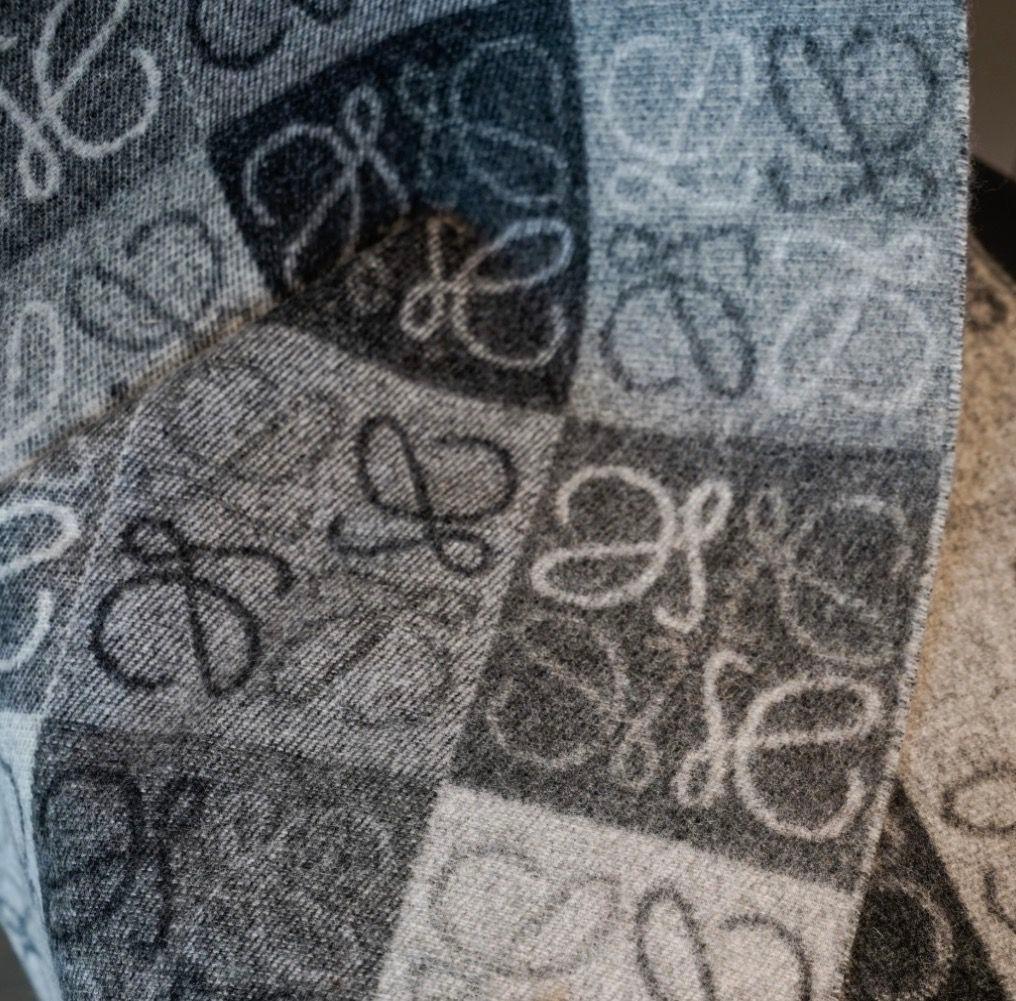 LOEWE マフラー ブラック×グレー