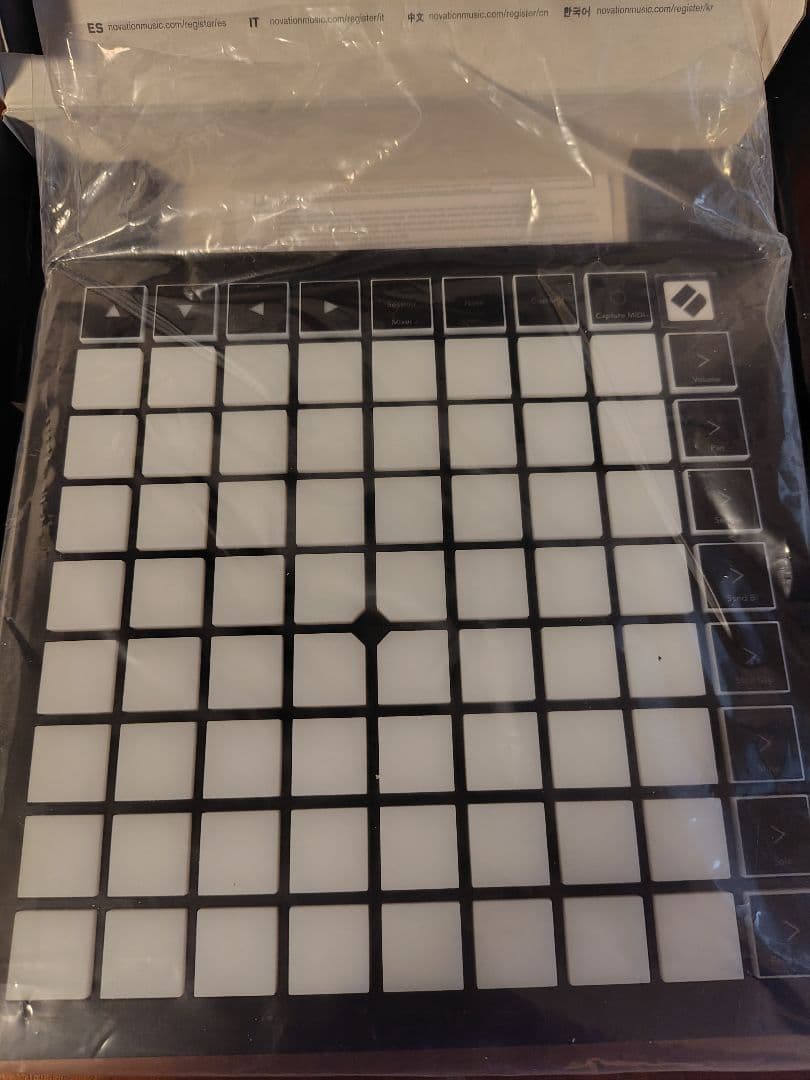 novation Launchpad X MIDIパッド