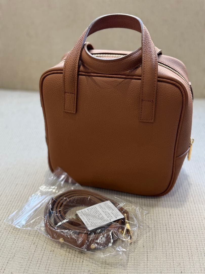 チーバッグ　スクエア　ボストンバッグ　キャメル