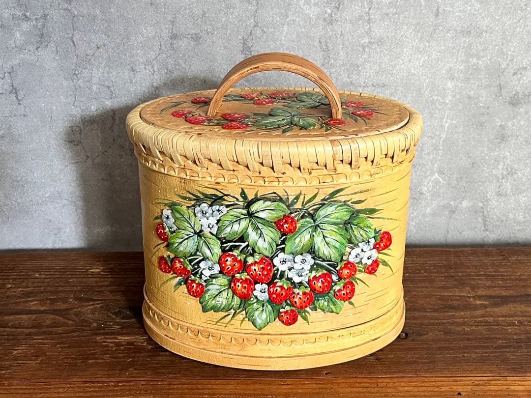 ロシア雑貨・白樺細工・ベレスタ・伝統工芸品・収納ボックス・ハンドペイントいちご