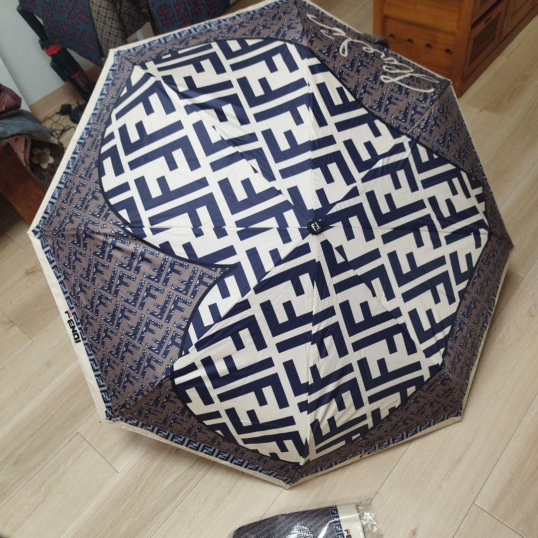 正規品の新品FENDIの折り畳み傘