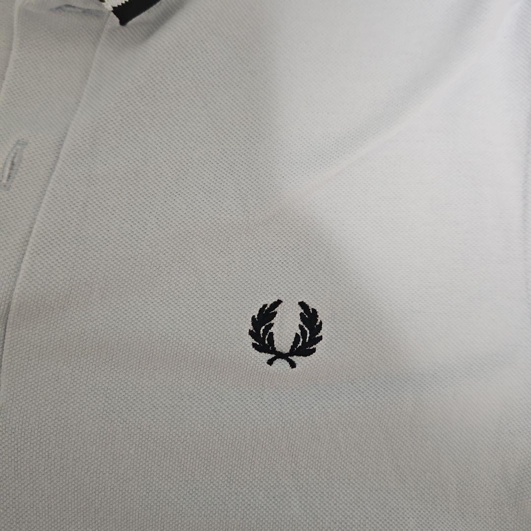FRED PERRY ライトブルーポロシャツ