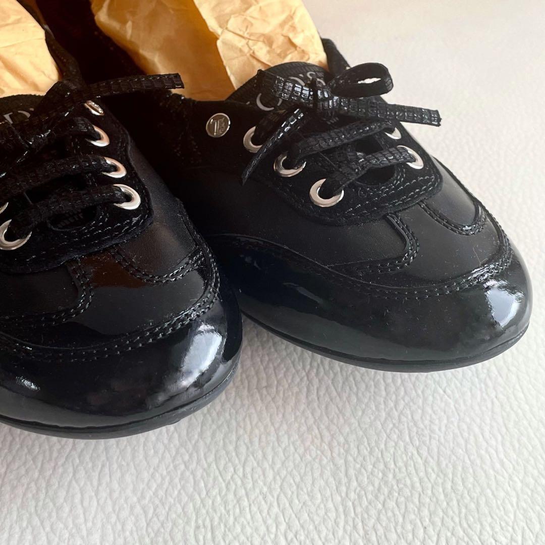 TOD'S トッズ　ドライビングシューズ ロゴ入りメタルチップデザイン