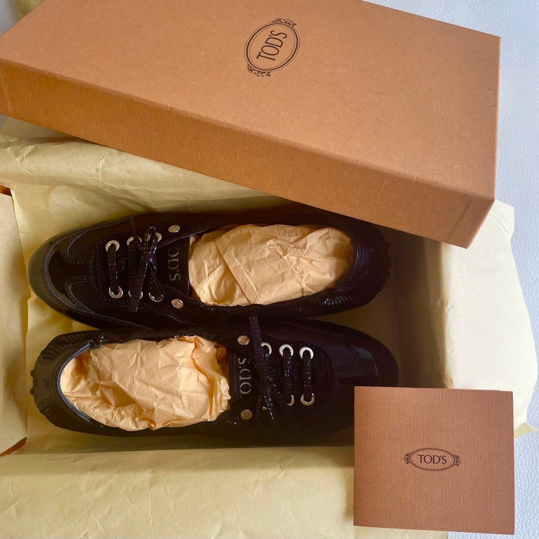 TOD'S トッズ　ドライビングシューズ ロゴ入りメタルチップデザイン