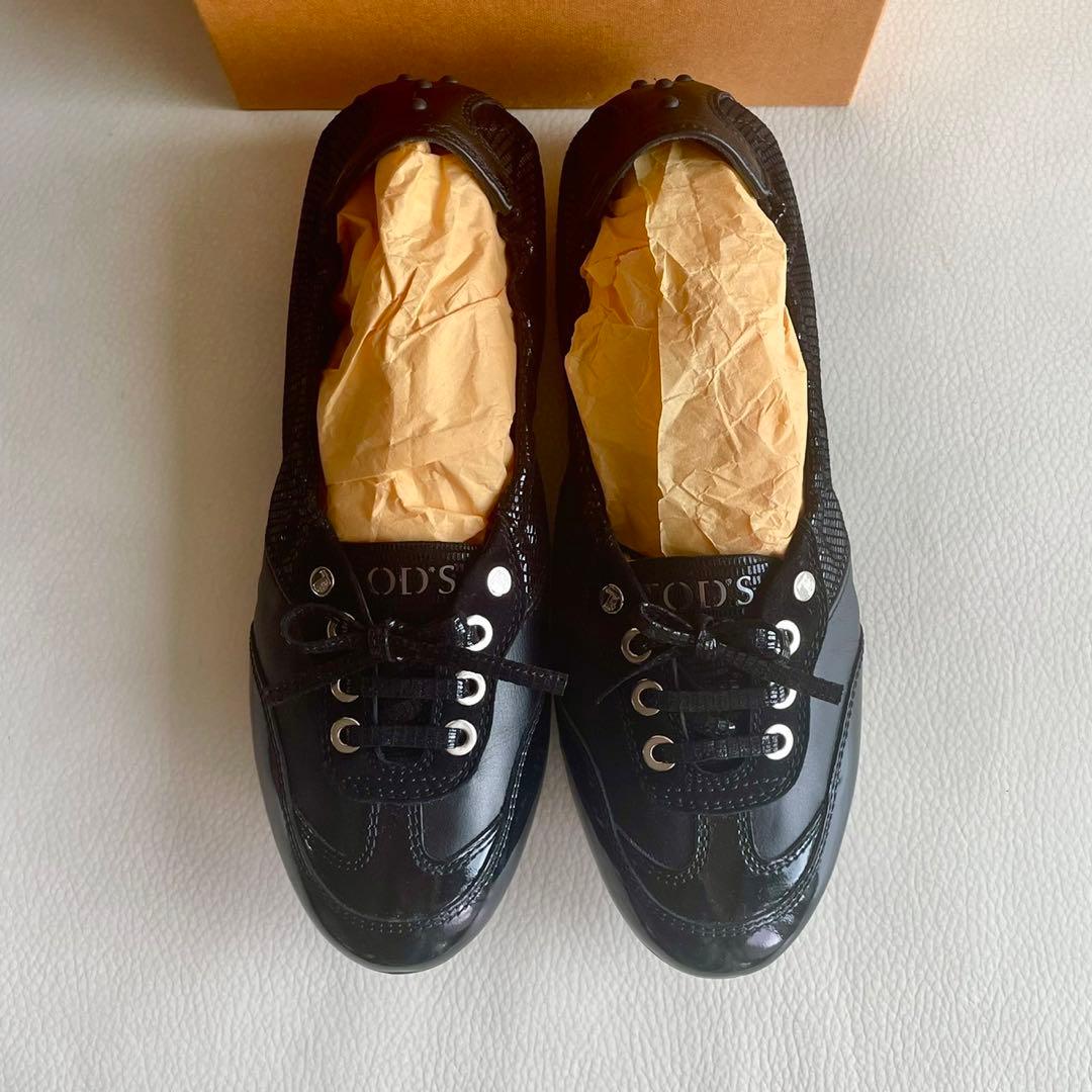 TOD'S トッズ　ドライビングシューズ ロゴ入りメタルチップデザイン