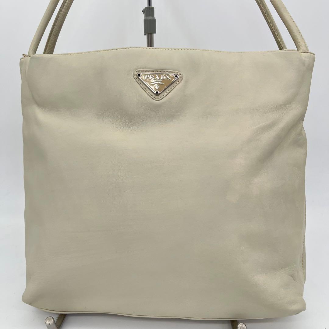 PRADA ショルダーバッグ 肩掛け トライアングルロゴ オールレザー 白