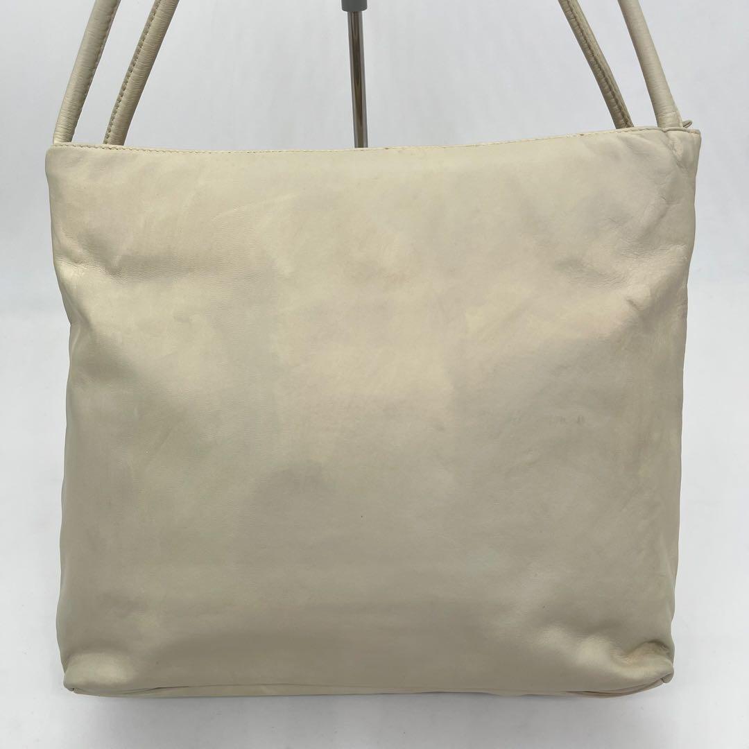 PRADA ショルダーバッグ 肩掛け トライアングルロゴ オールレザー 白