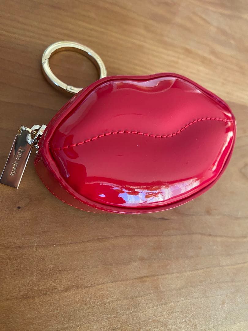 ケイトスペード　キーチャーム　唇　リップ