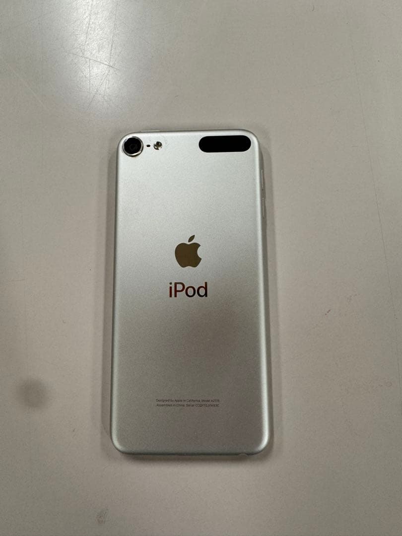 ipod touch 第7世代 シルバー　32GB ケース付き！