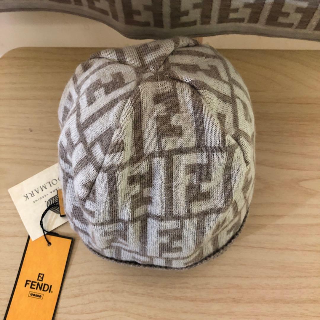 新品、美品FENDIフェンディ　ズッカロゴニット帽、マフラーセット　送料無料