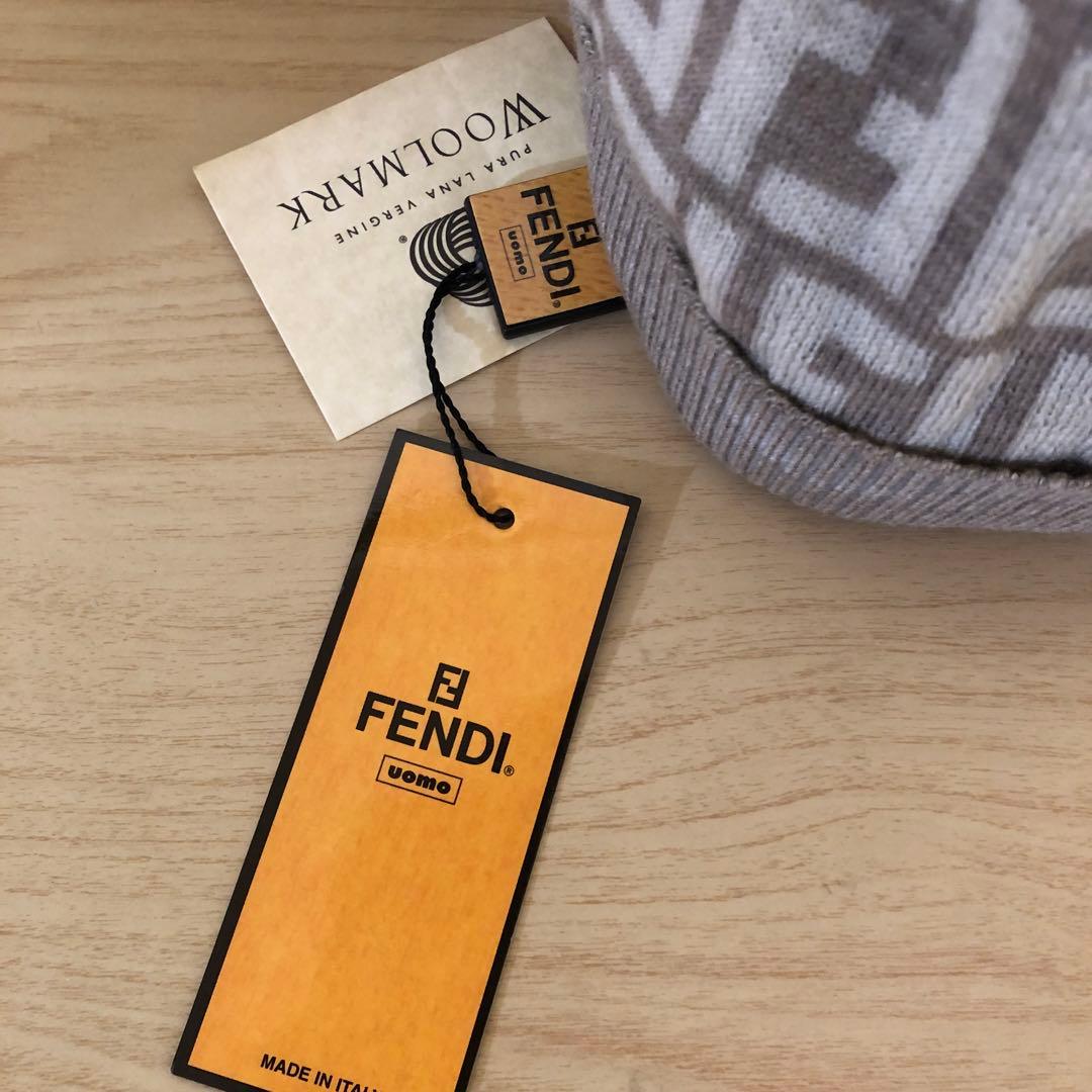 新品、美品FENDIフェンディ　ズッカロゴニット帽、マフラーセット　送料無料
