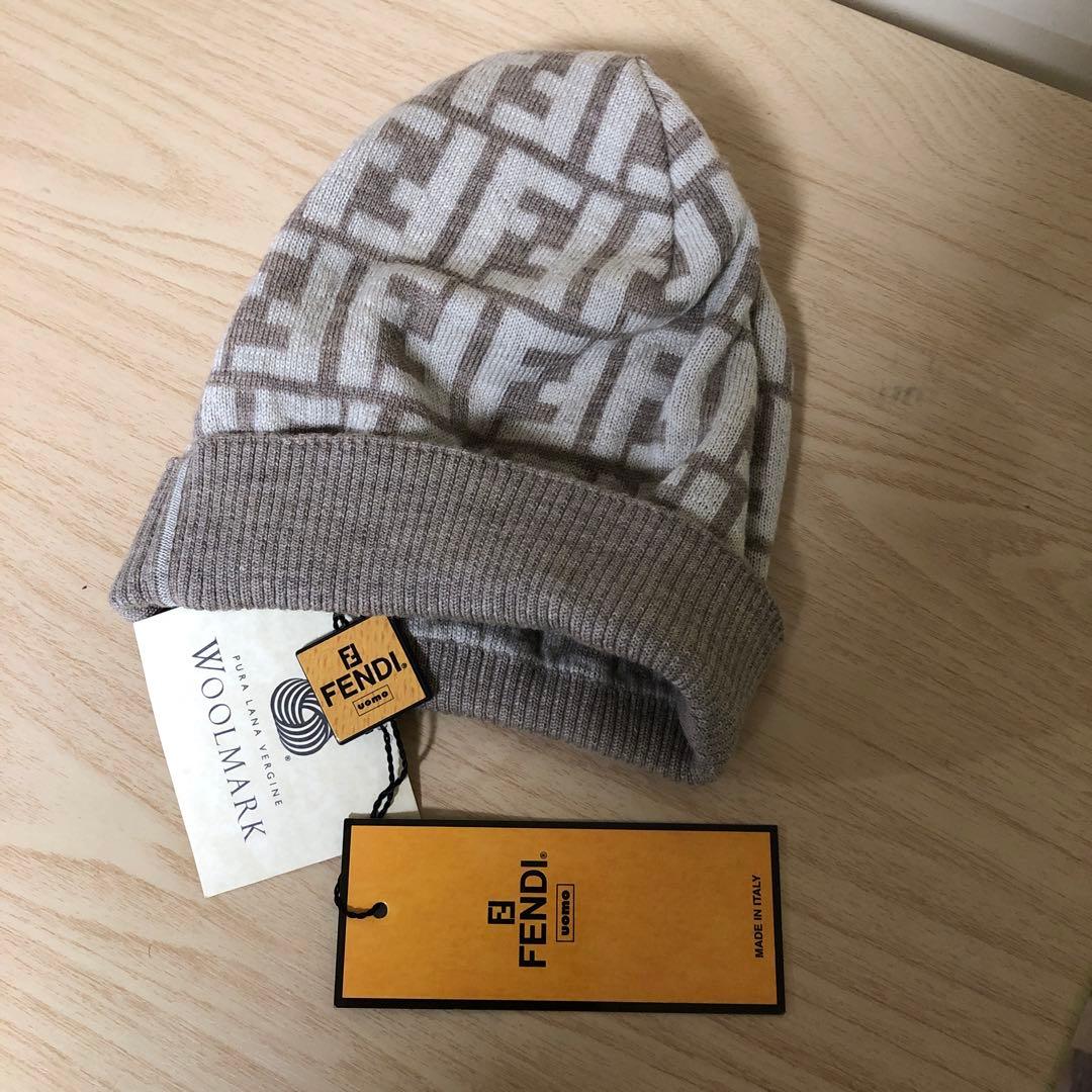 新品、美品FENDIフェンディ　ズッカロゴニット帽、マフラーセット　送料無料