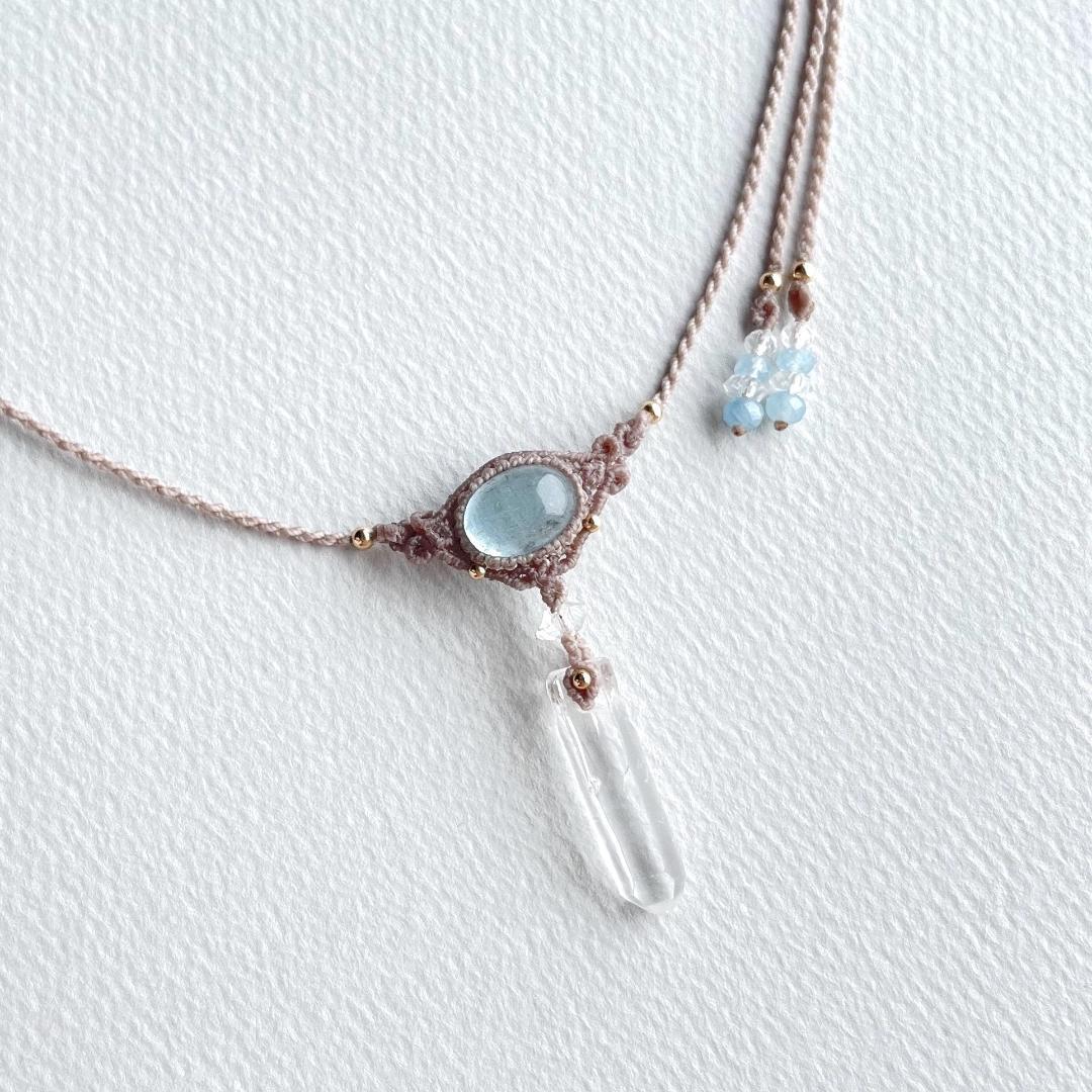 ヒマラヤ産クリスタル+アクアマリンのマクラメ編み 天然石ネックレス